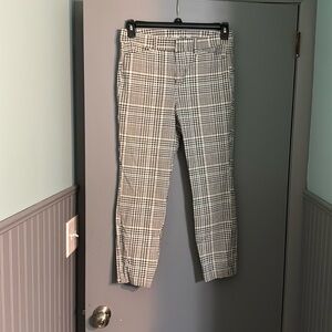 Old Navy plaid high rise pixie pants size 8.